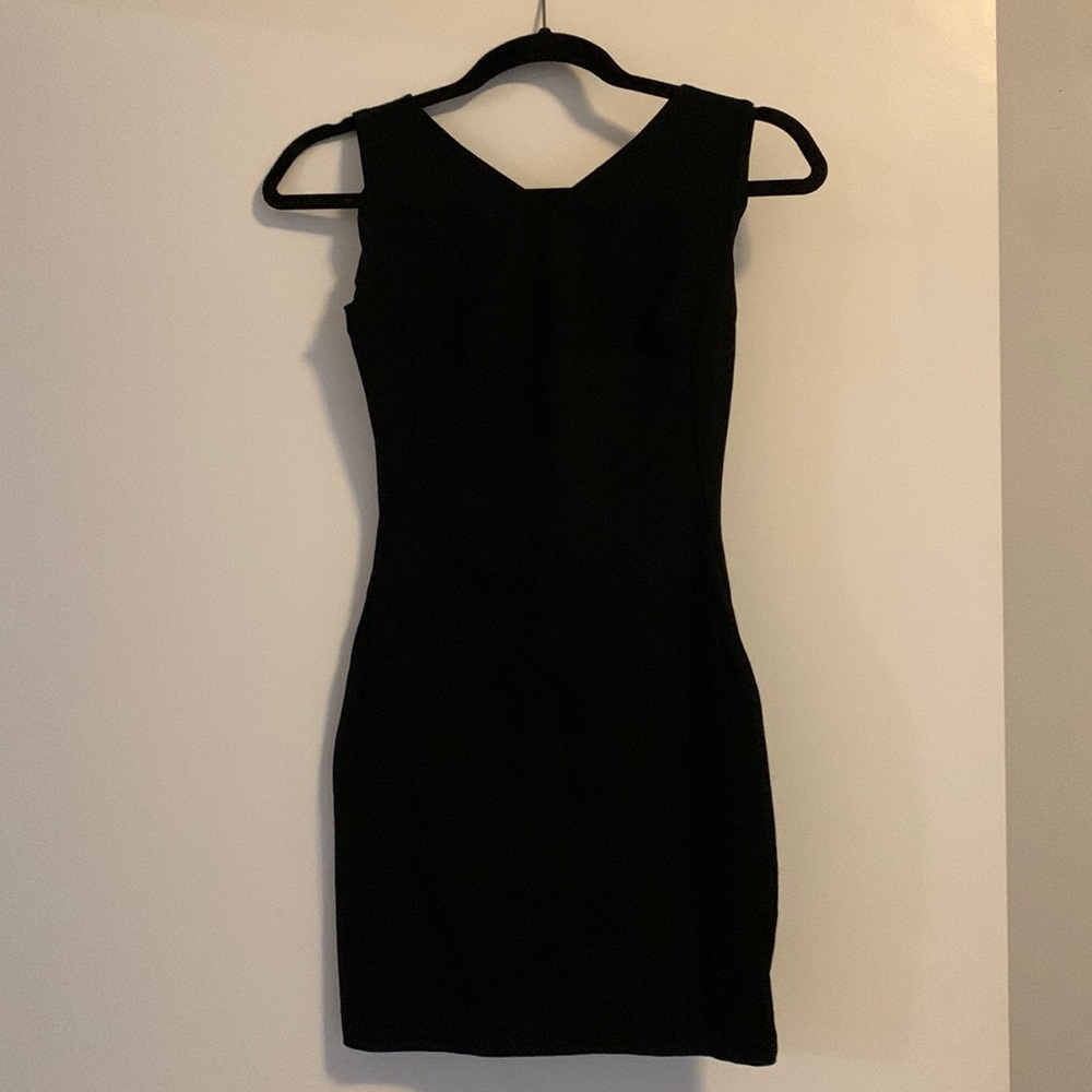 Black classic dress with v neck - Babaton 00